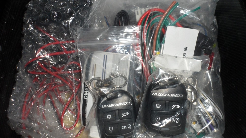 Compustar Universal Security System VS70-AL 200 FT Max Range / NEW IN BOX