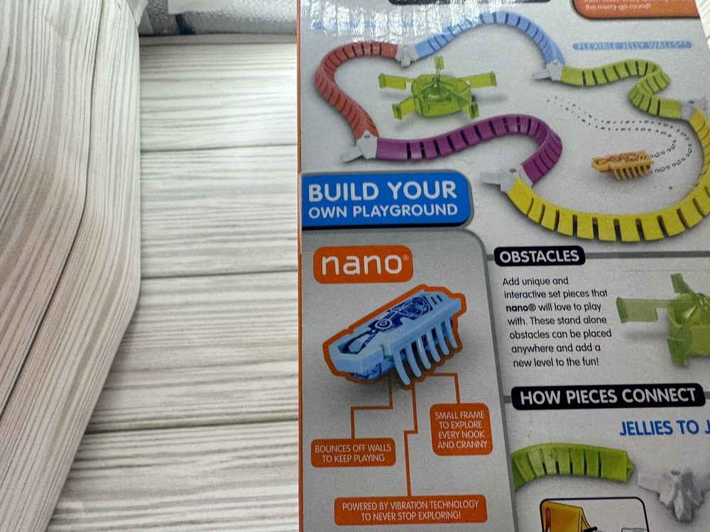 Hexbug Nano Carnival Micro Robotic Creatures Construction Kit (1 nano included)