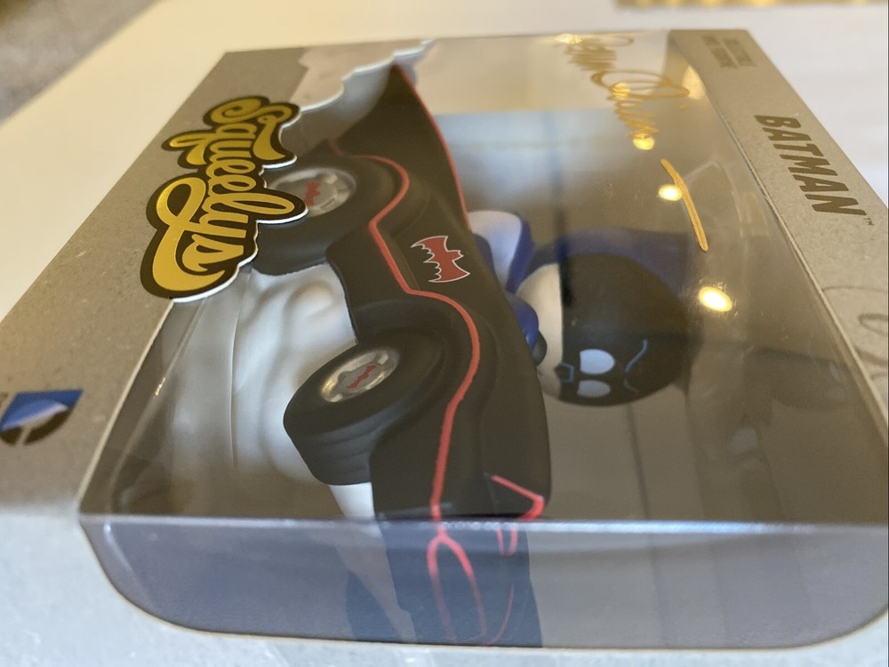 Hallmark NYCC Comic Con Exclusive BATMAN BATMOBILE SQUEELYS VINYL 2016 SIGNED