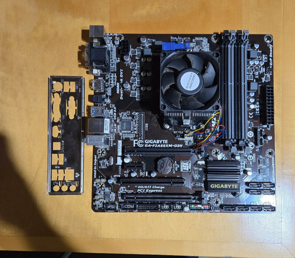 Gigabyte GA-F2A88XM-D3H Motherboard + Unknown AMD CPU (Working Pull)