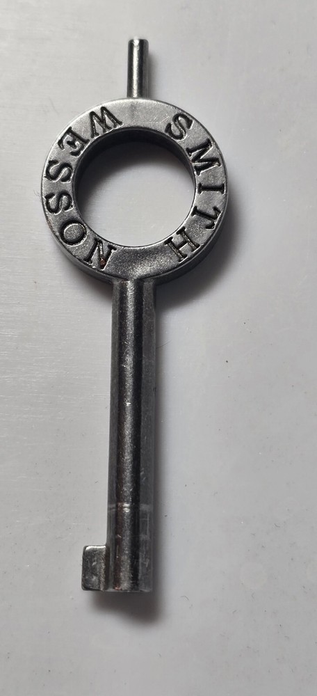 S&W / Smith & Wesson # 31136 Handcuff Key - Fits Multiple Models