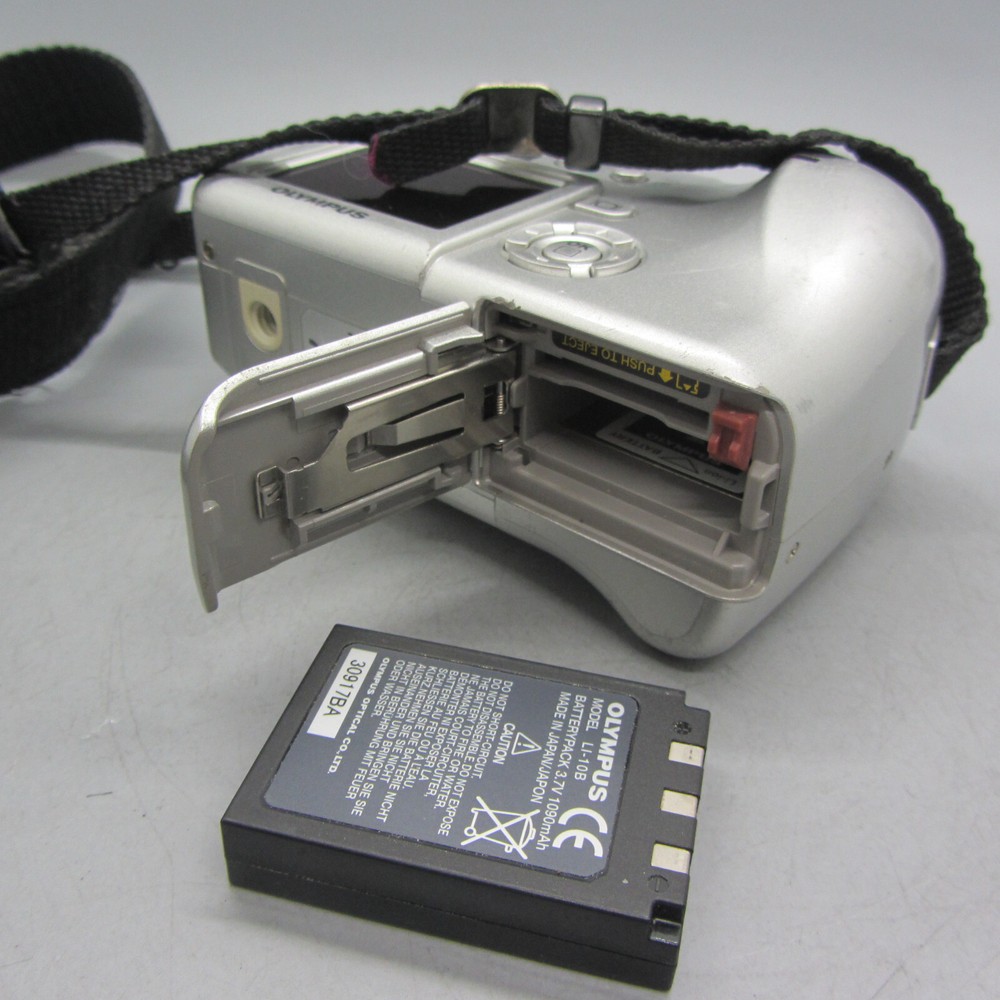 Olympus Camedia C-5000 Zoom 5.0MP Compact Digital Camera Silver Tested