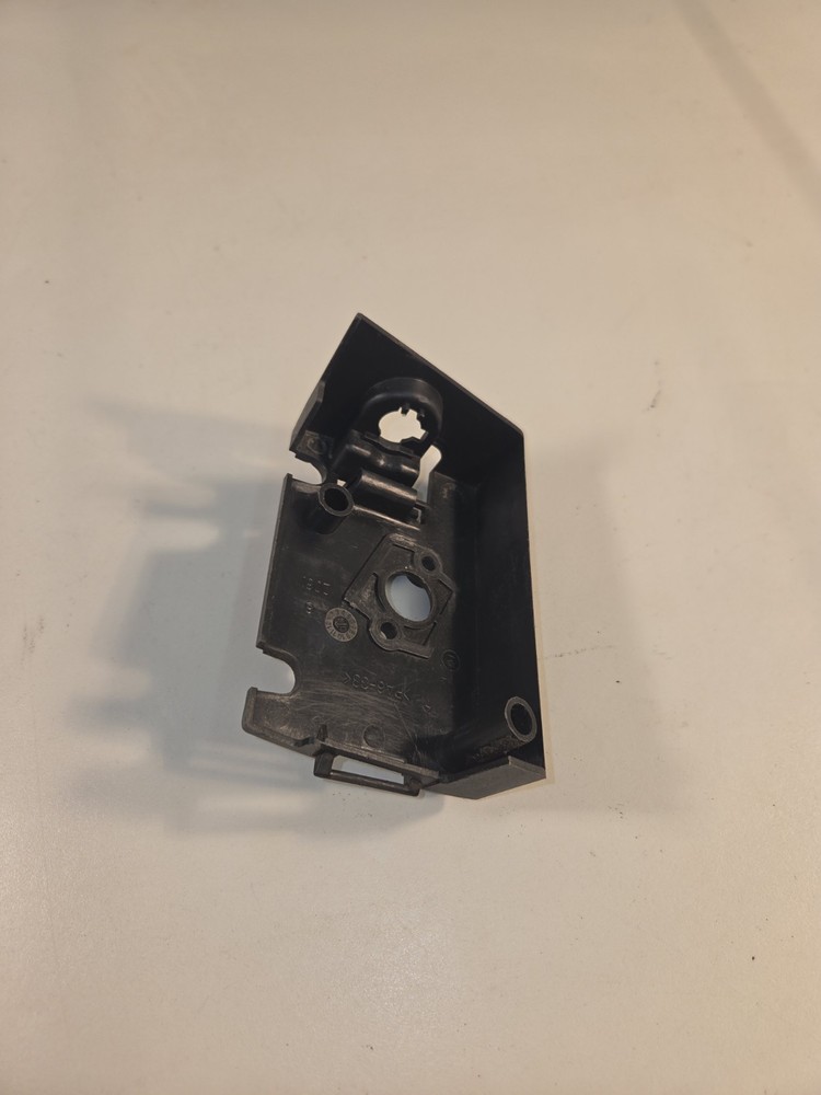 OEM Husqvarna Poulan Filter Holder 530054934