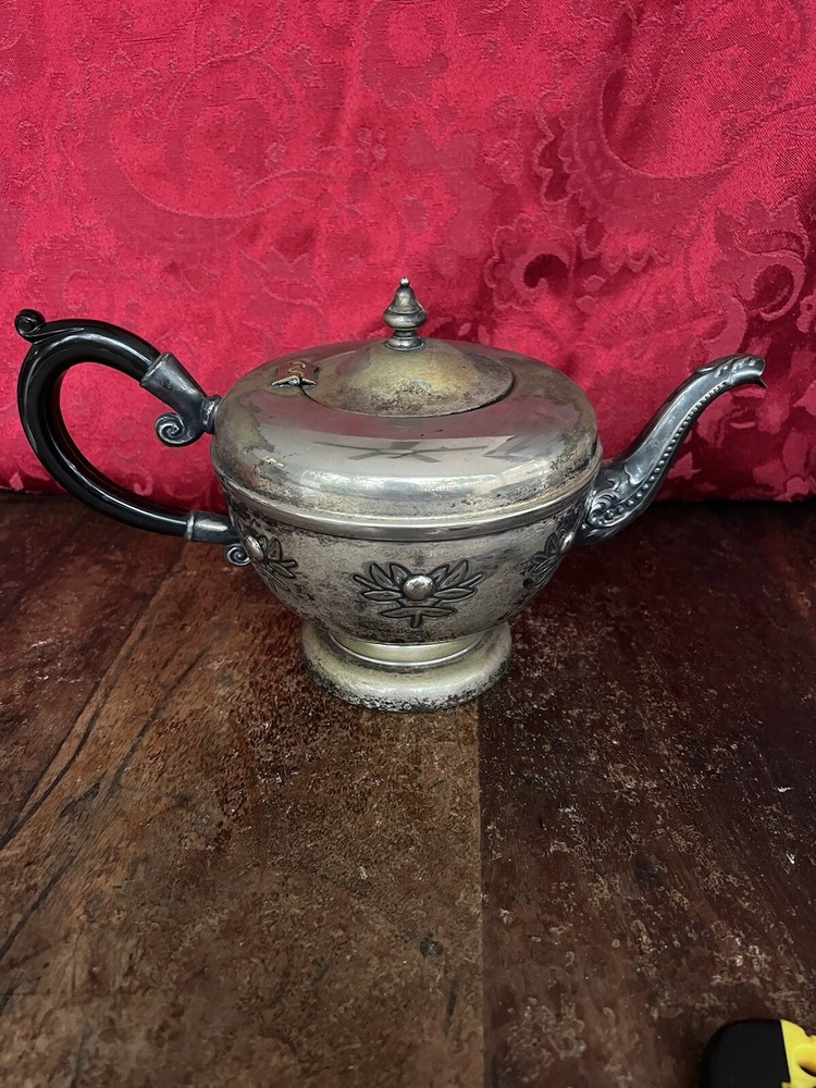 VIKING PLATE SILVER ON E P COPPER LEAD MOUNTS TEA POT Made Canada