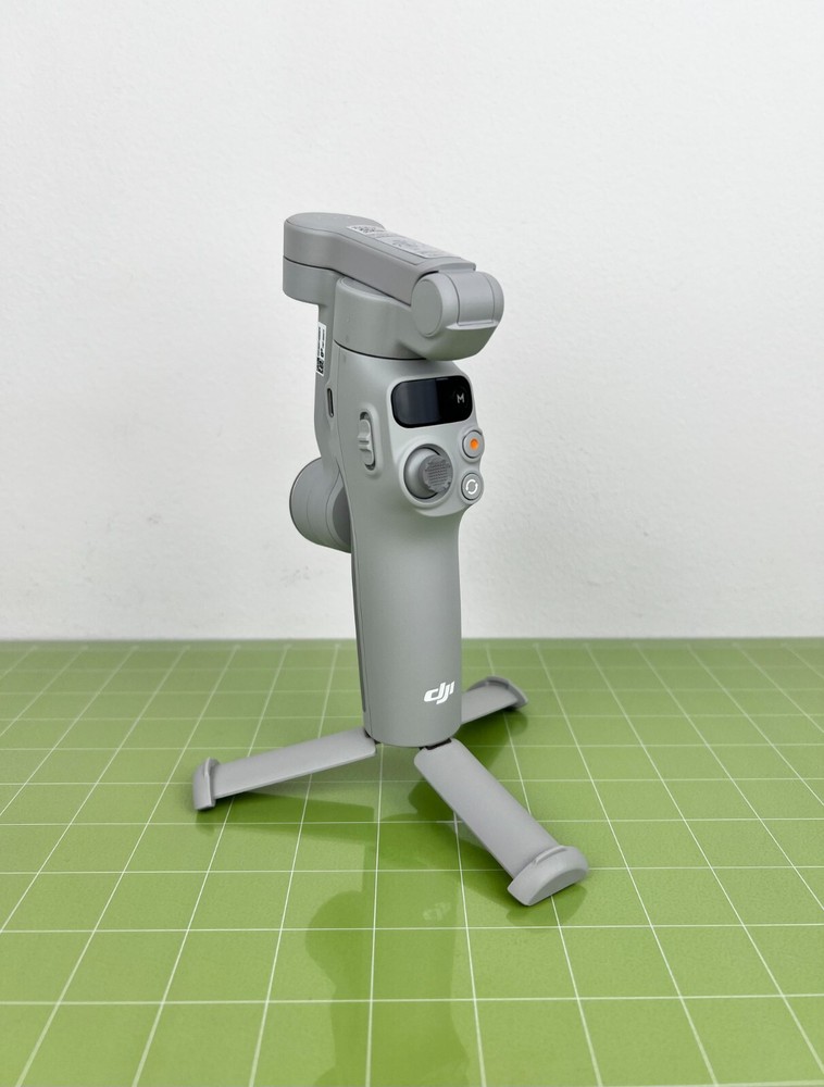 DJI Osmo Mobile 7 Smartphone 3-Axis Gimbal Stabilizer - Gray