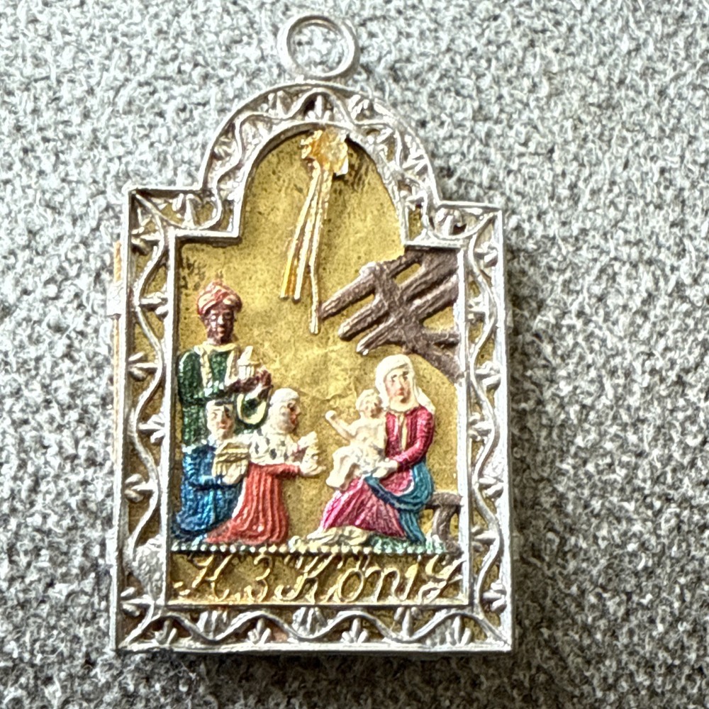 Vintage Foil Back Crèche Pendant