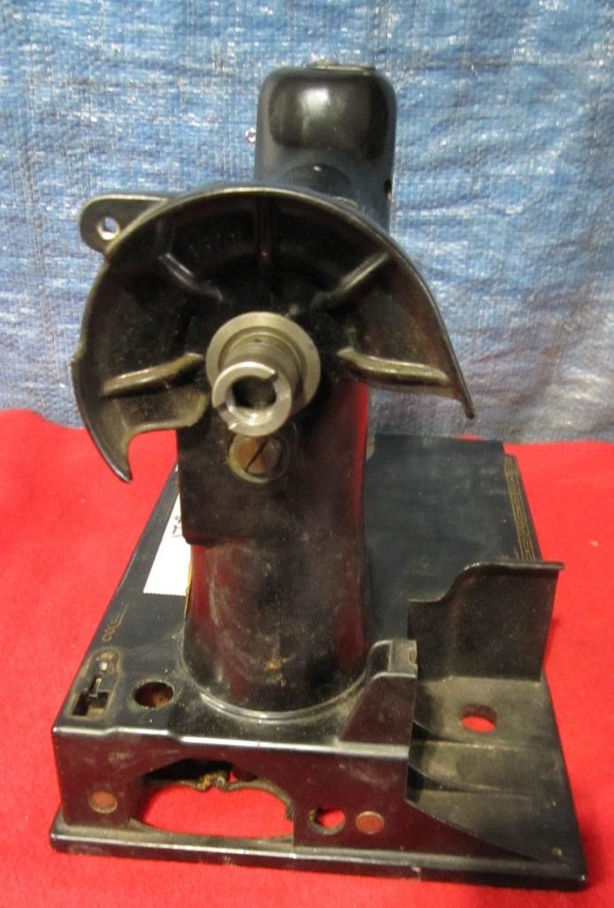 1947 SINGER 221 FEATHERWEIGHT SEWING MACHINE HULL FOR PARTS RESTORE