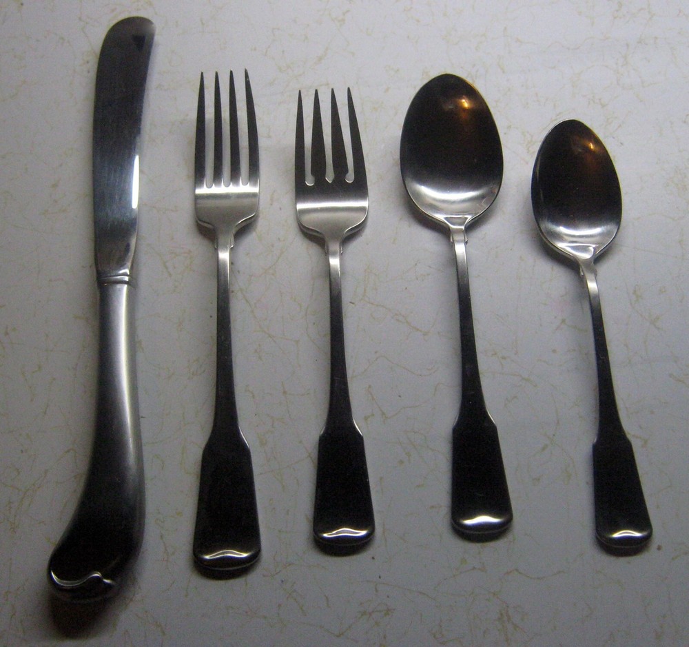 5 PC. Place Setting - Oneida AMERICAN COLONIAL Stainless Flatware - NICE!
