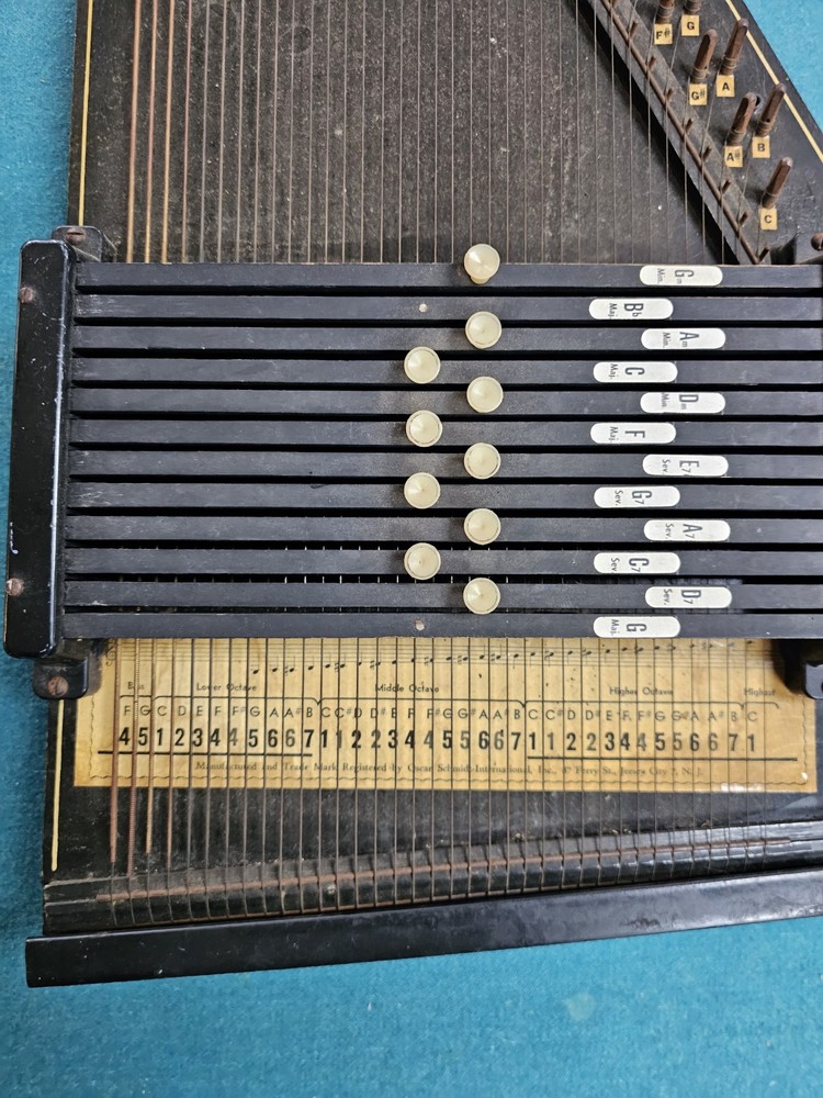 Oscar Schmidt 21-Chord Autoharp