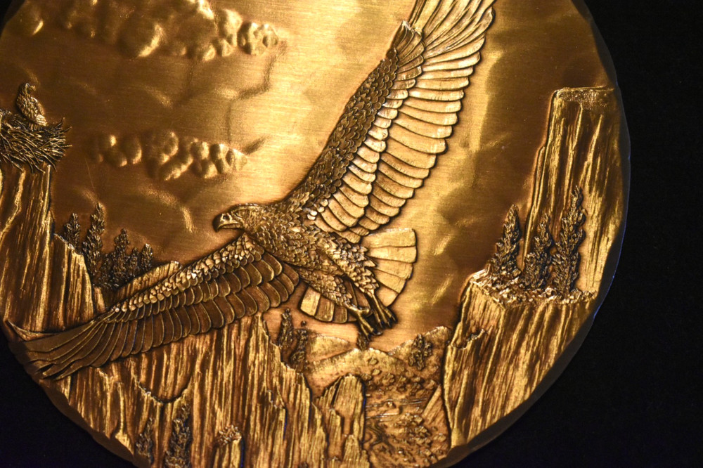 VINTAGE WENDELL AUGUST FORGE SOLID BRONZE SOARING EAGLE PLAQUE 3 1/2"