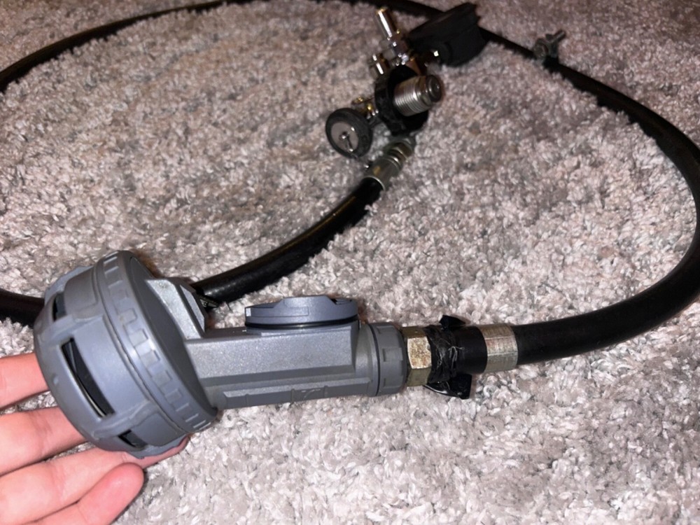 Interspiro spiromatic mask with breathing valve