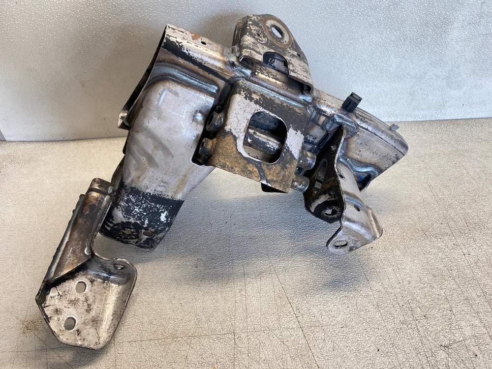 2007 GMC Sierra K1500 Classic Front Differential Frame Mount 4x4 Drivers Side