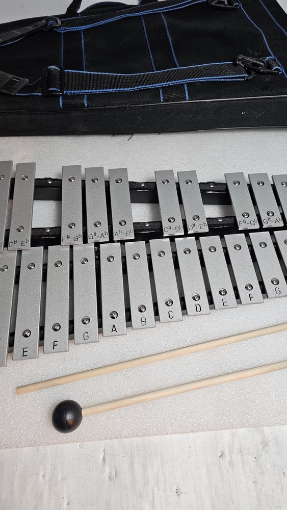 Geniune, Percussion Plus 30 Notes Bell w/ Case And 3 Sticks