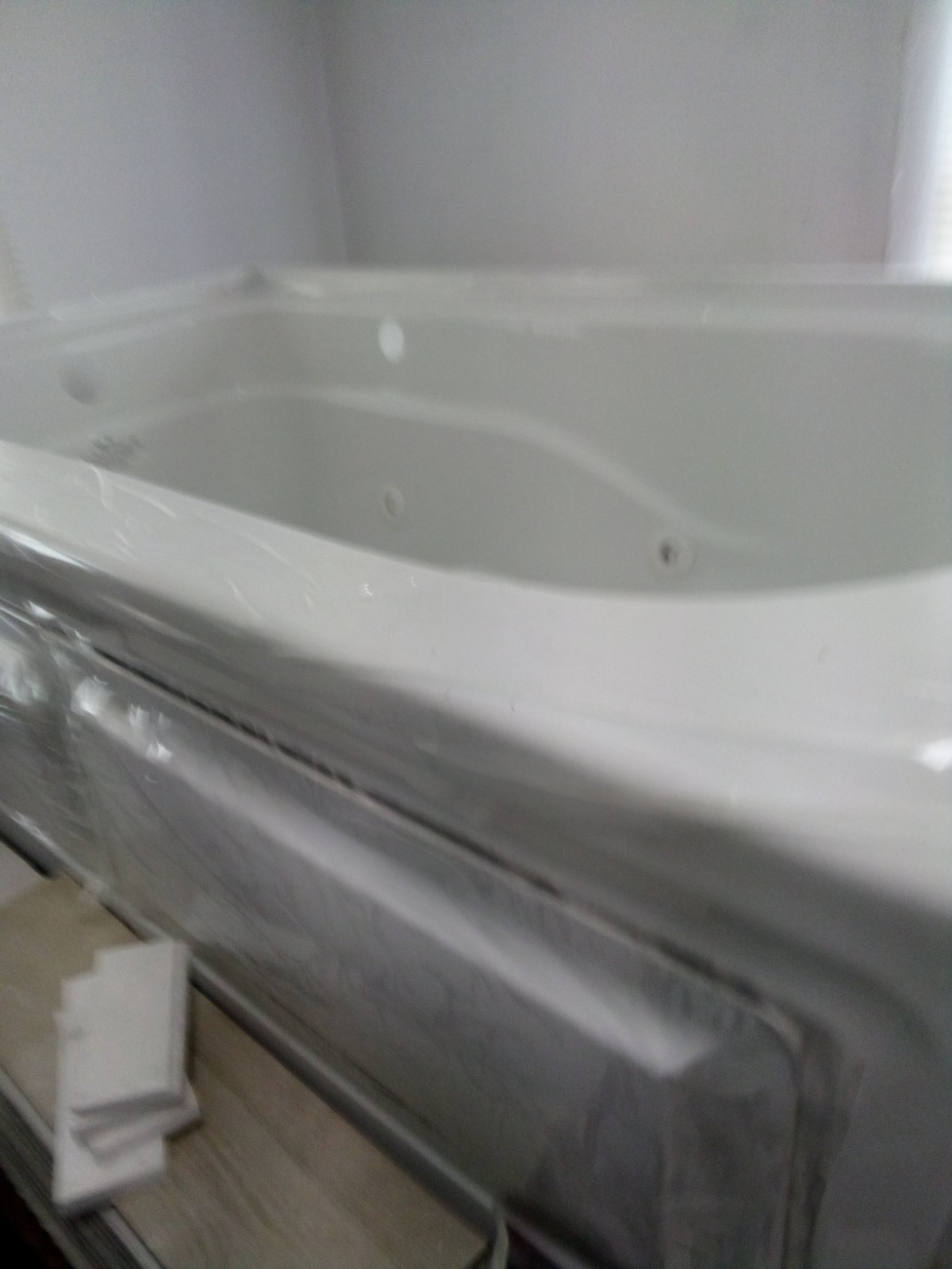 ACRYLIC SOAKING TUB – MADE IN USA. SIZE: 5’ ¼” x 4’ 5” w/Jets NEW
