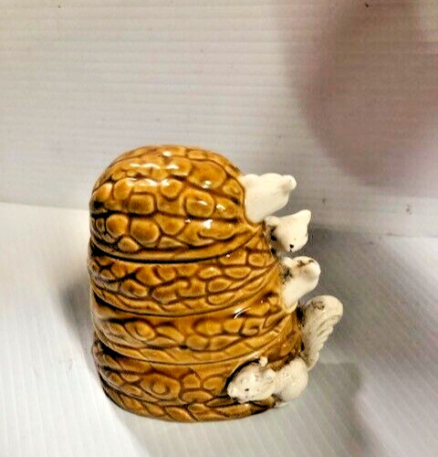 Complete set Vintage Enesco Squirrels with Walnuts Stacking Measuring Cups-B71P