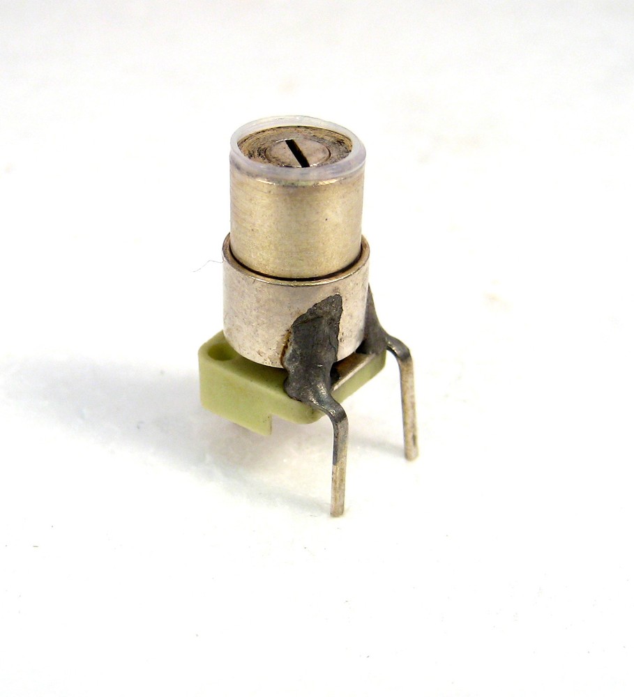 Piston Type Trimmer Capacitor 5 - 25.0 pF