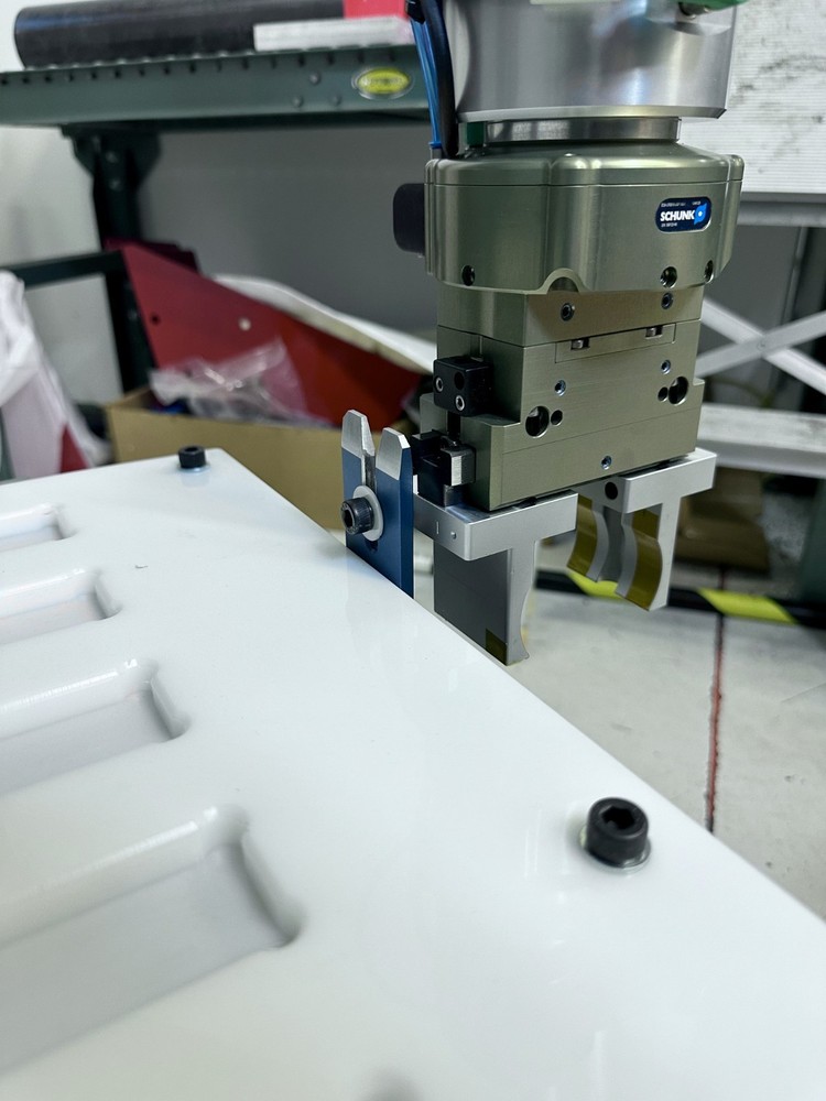 2020 UR10e Collaborative Robot + Controller + Vention stand + Schunk Gripper