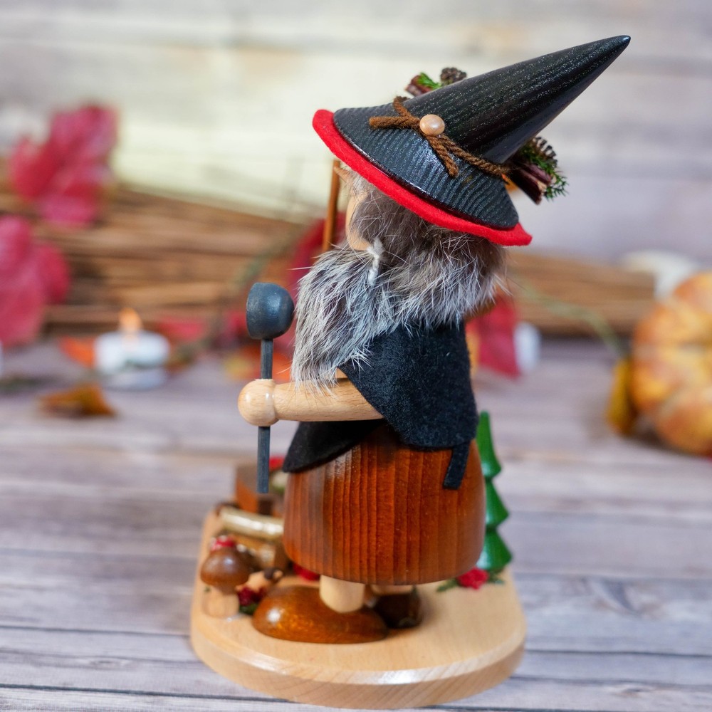 Smoker - Witch with Cauldron