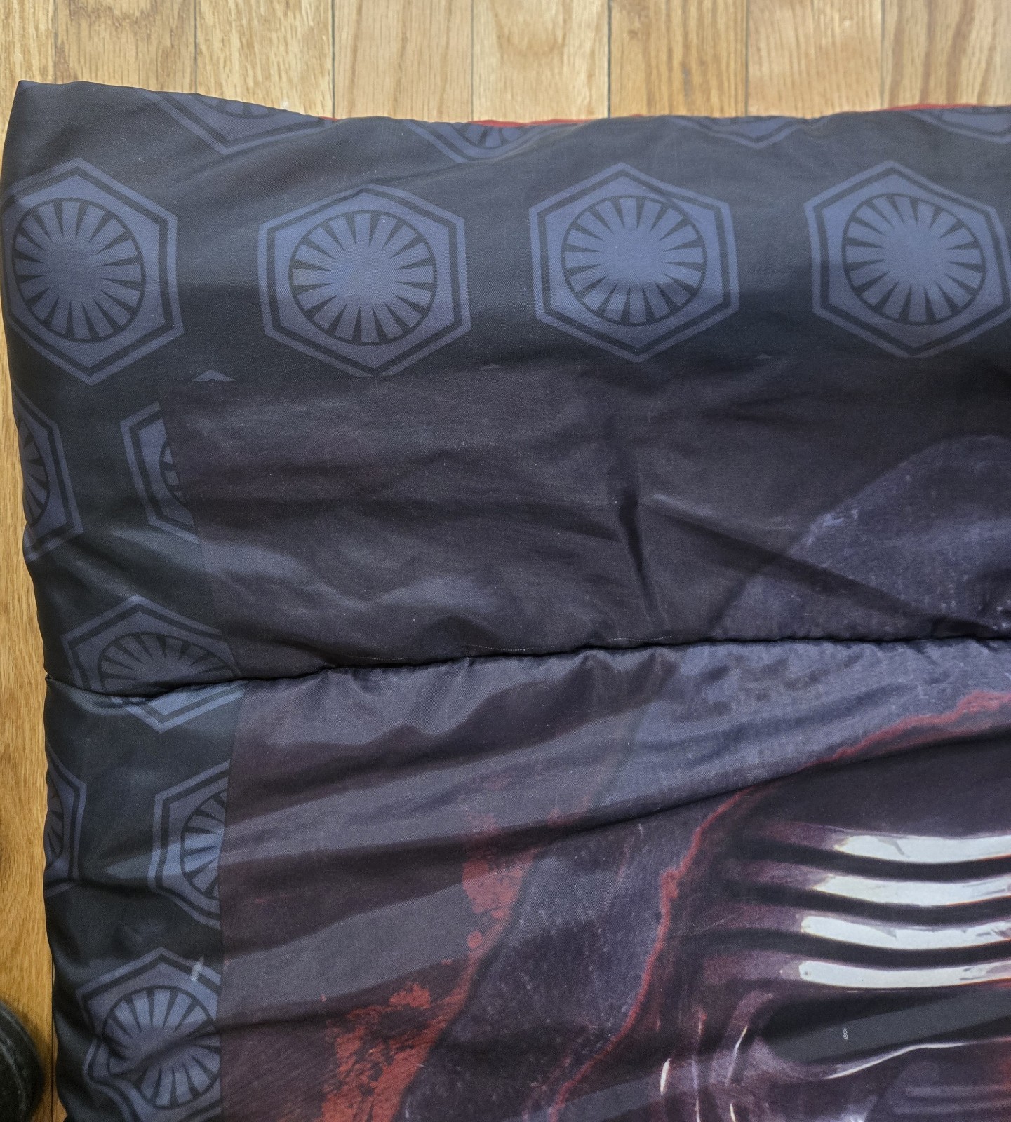 STAR WARS Kids Sleeping Bag 53 x 28 The Forse Awakens Darth Vader Red And Black