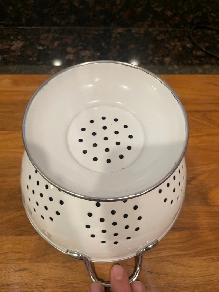 Enamel Pfaltzgraff grapevine colander