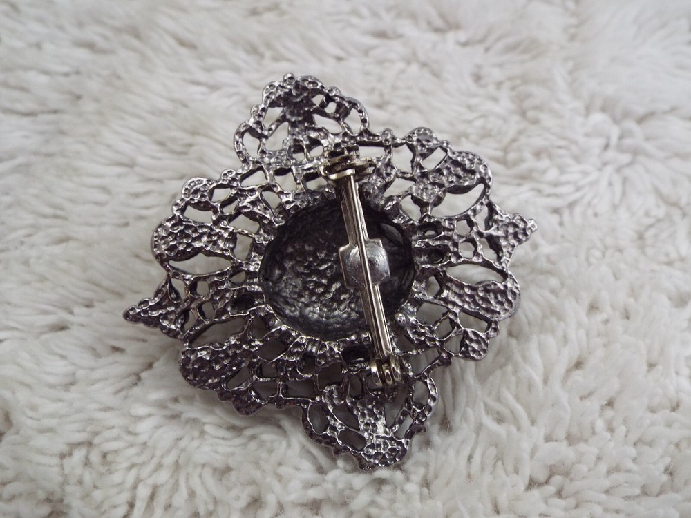 Silvertone Filigree Pin (D42)