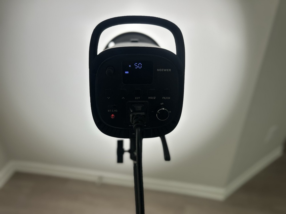 Neewer CB100C LED Continuous Studio Light BT 2.4G AC-Powered Black