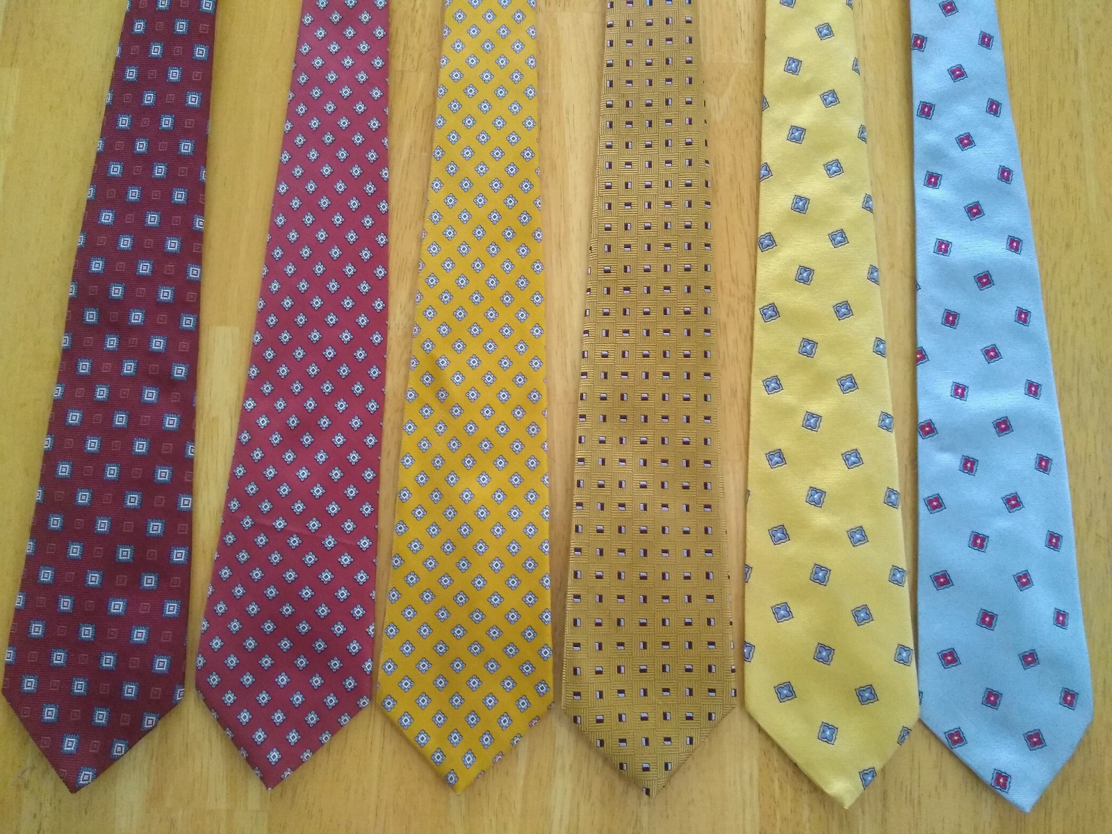 NWOT Brooks Brothers Boys Geometric / Medallion Trad Ivy Tie