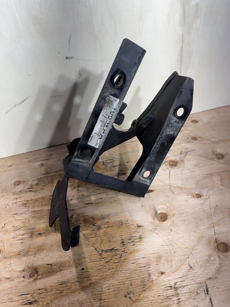 KENWORTH T680 CAB MOUNTBRACKET Left 3774958