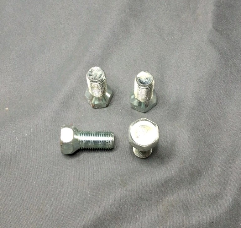 101085 MTD NOS WHEEL STUDS ~ QTY 4