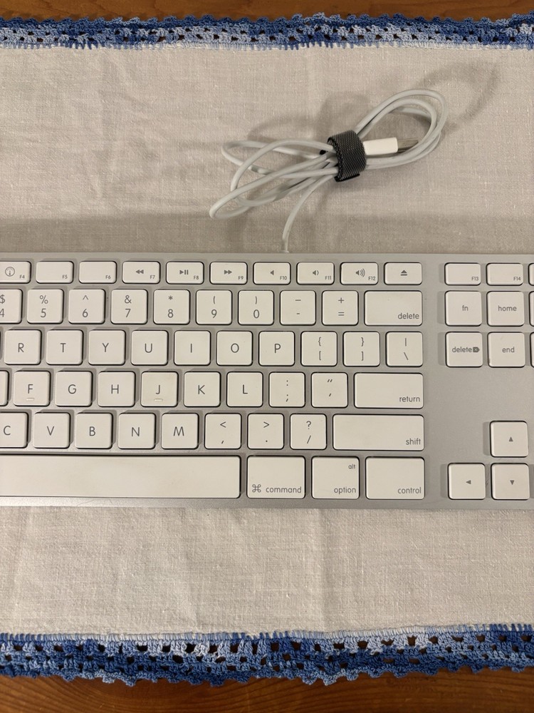 Apple Wired Keyboard With Numeric Keypad Model A1243