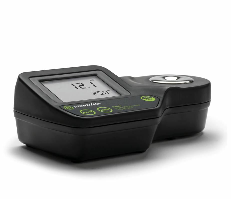 Milwaukee MA871 Digital Brix Refractometer with Hard Carrying Case for Refractom