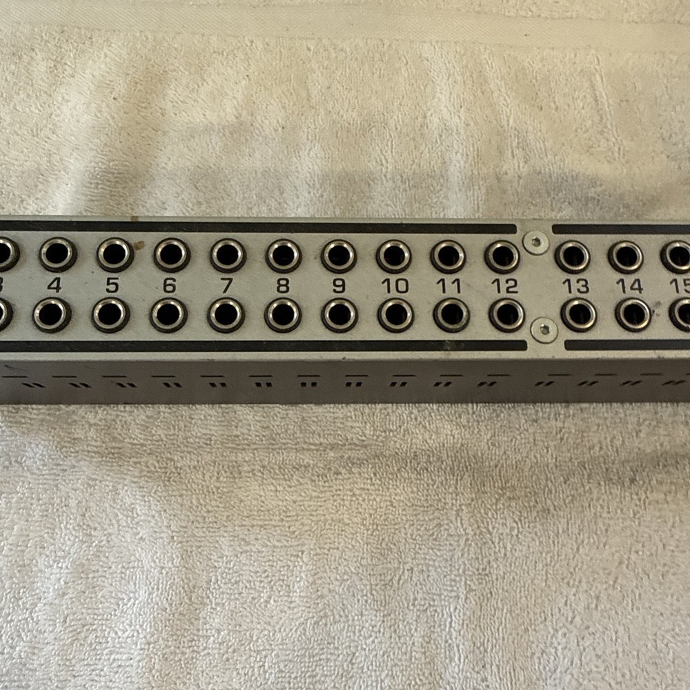 Behringer Ultrapatch Pro PX3000 Multi-Functional 48-Point Balanced Patchbay