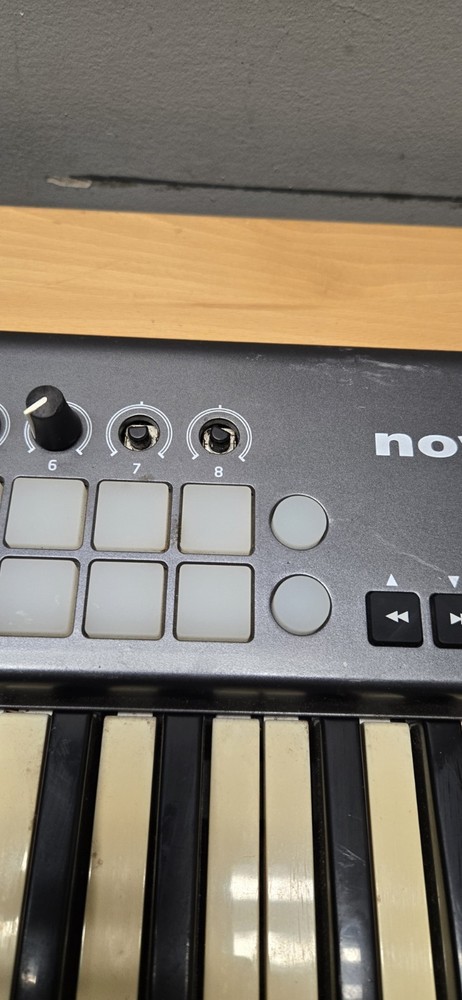 Novation Launchkey Mini USB 25-Mini-Key MIDI Keyboard Controller MK3