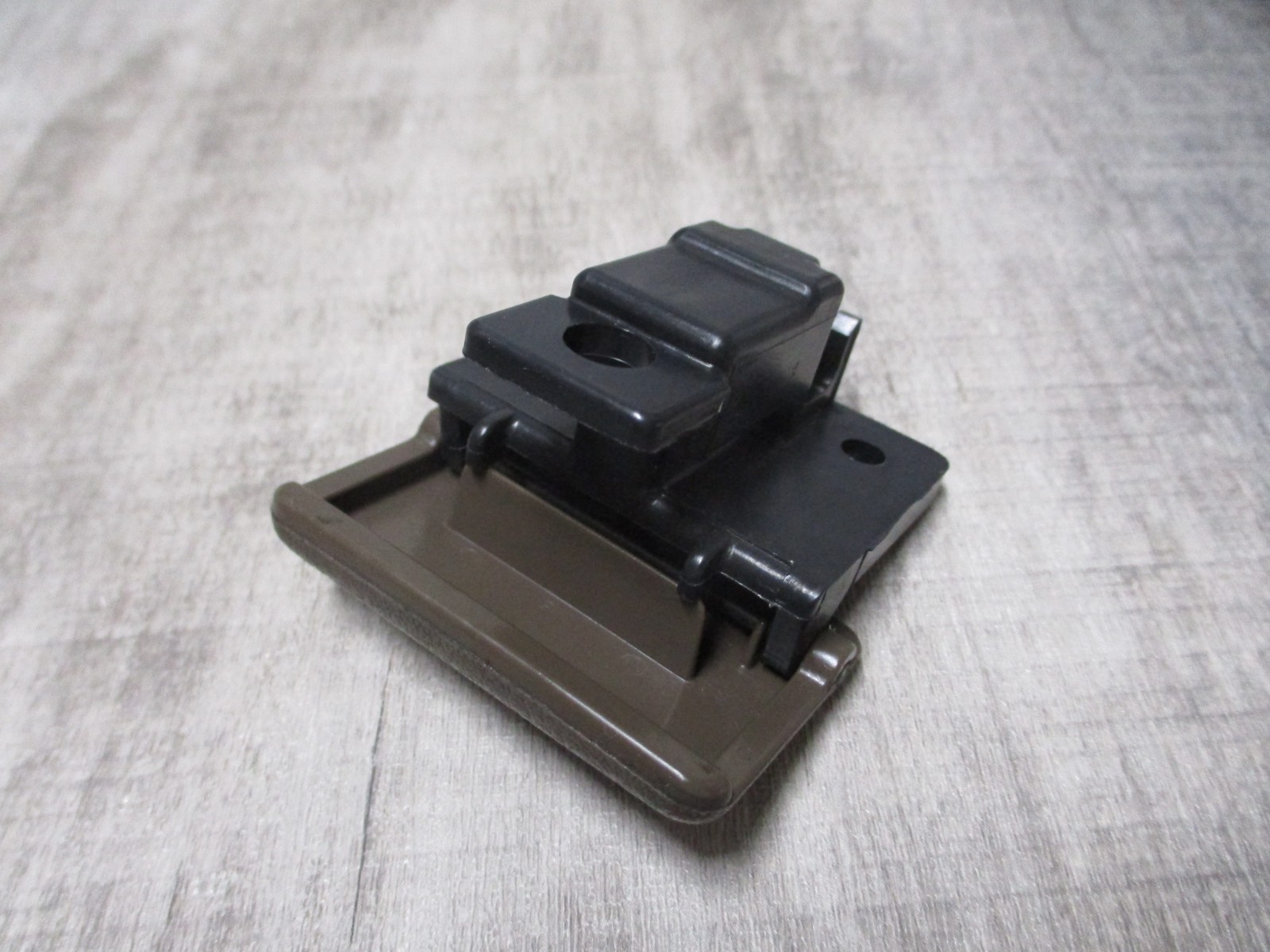 1994-1997 Nissan Hardbody Pickup Pathfinder Altima Glove Box Latch Brown OEM