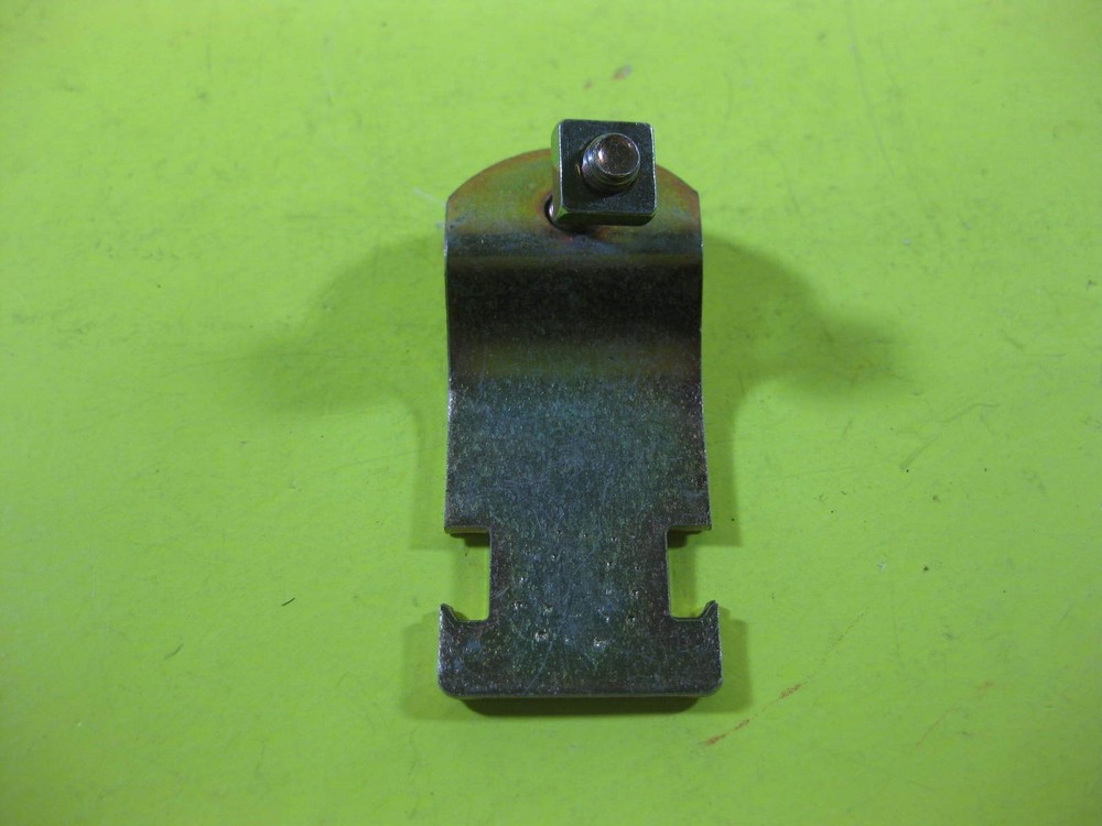 Thomas and Betts TxB STD Rigid Conduit Clamp 1" New