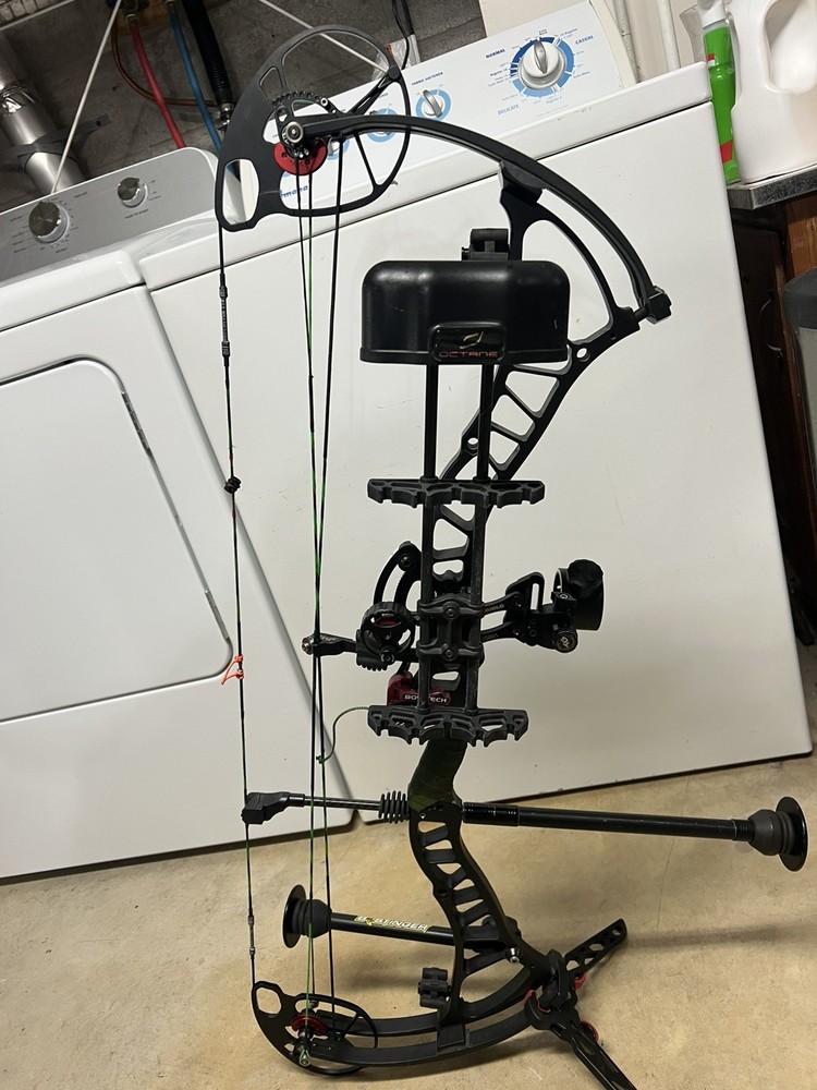 Bowtech Insanity CPXL Compound Bow Right Hand 70lb Pull 35” Accessories