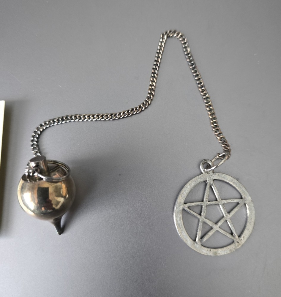 Kheops Dowsing Pendulum Metal Pendulum w/ Pentacle Charm Box
