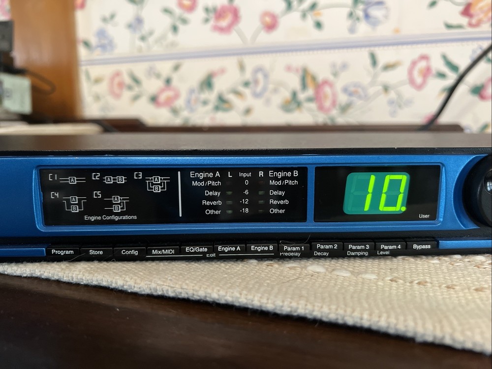 DigiTech Studio S100 Dual-Engine Multi-Effects Processor w/Manual & Power Supply