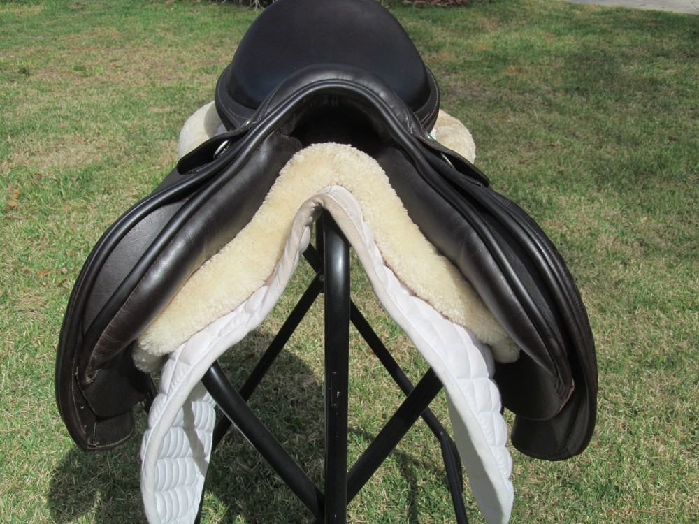 17.5" COUNTY INNOVATION close contact jumping saddle- MEDIUM TREE -2020 MODEL!