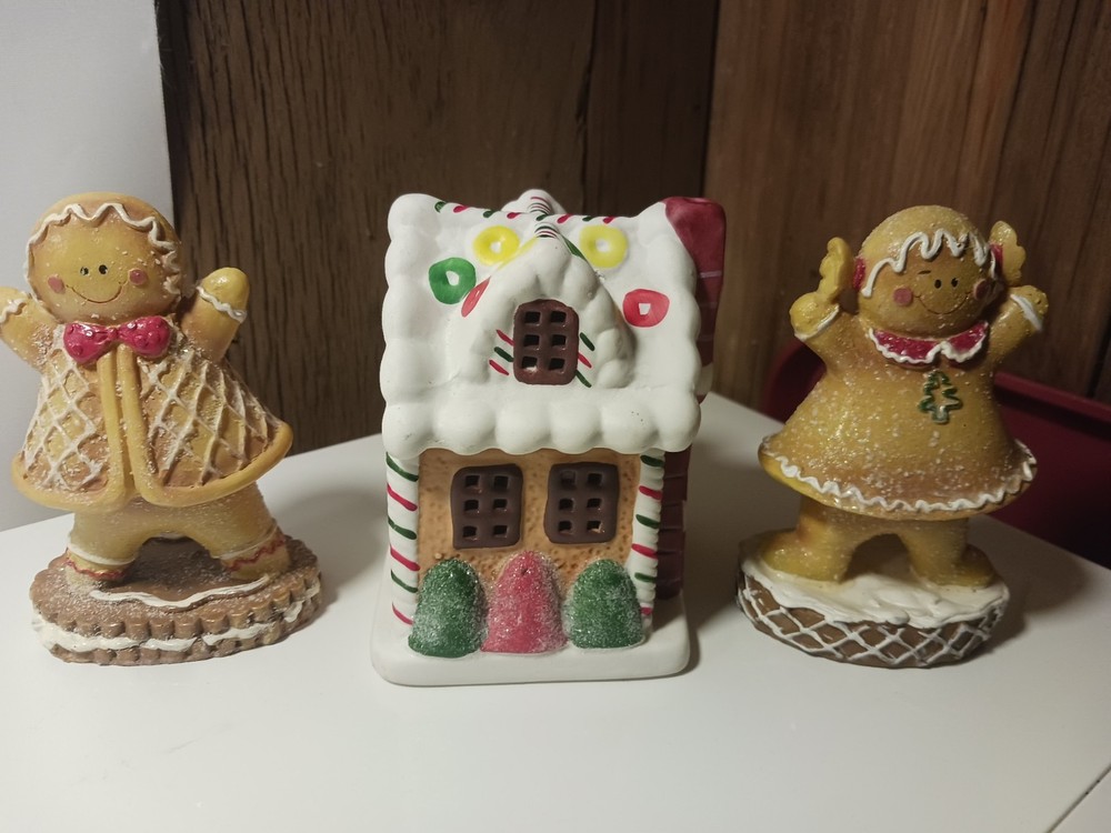 Ginger Bread House Tea Light With Two Gingerbread Men