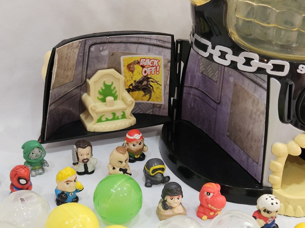 Squinkies Skull Cavern Playset with Figures and Bubbles