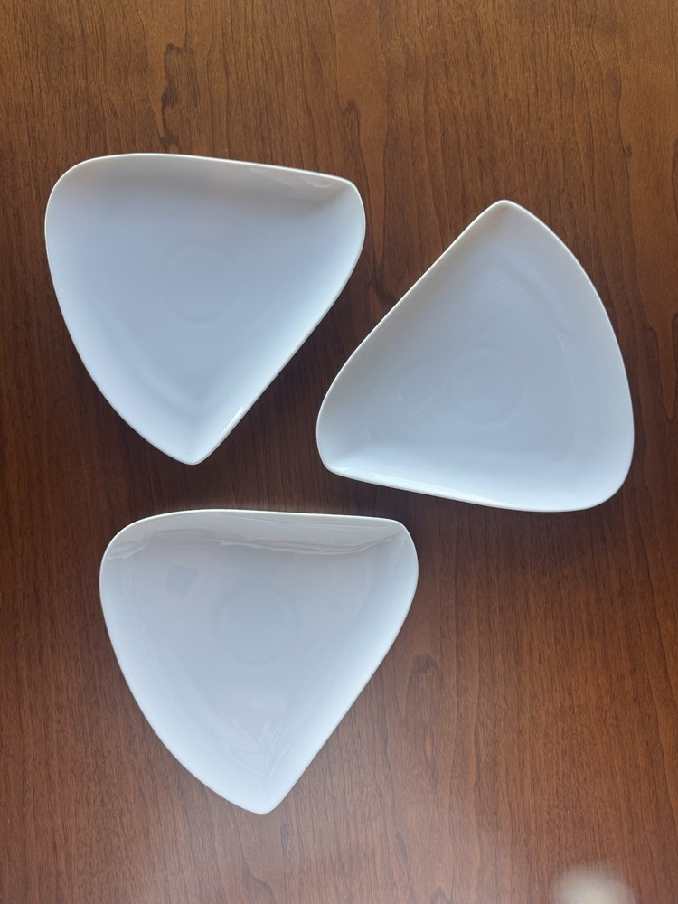 Denby White 9” Triangular Plate Set Of 3