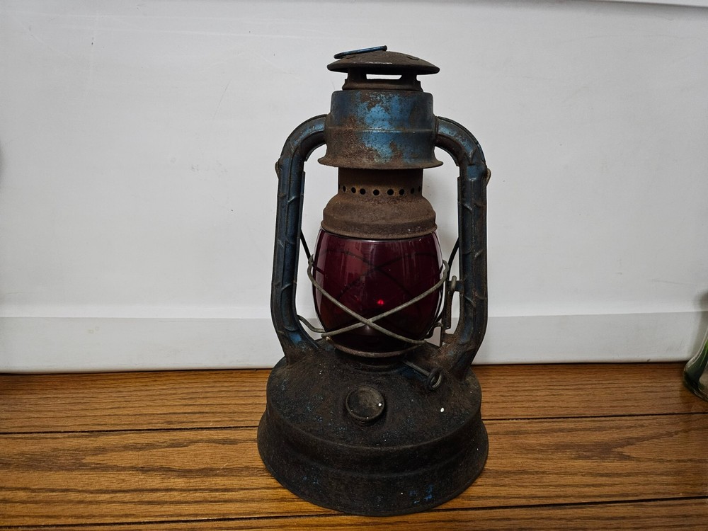 VINTAGE DIETZ #100 LANTERN RED GLOBE COMPLETE