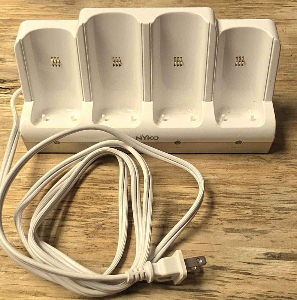 Wii Nyko Controller Charge Station Quad 87060-A50 White Dock 4 Controller