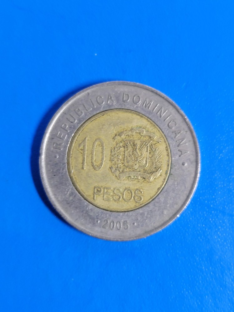 2005 Dominican Republic 10 Pesos Circulated