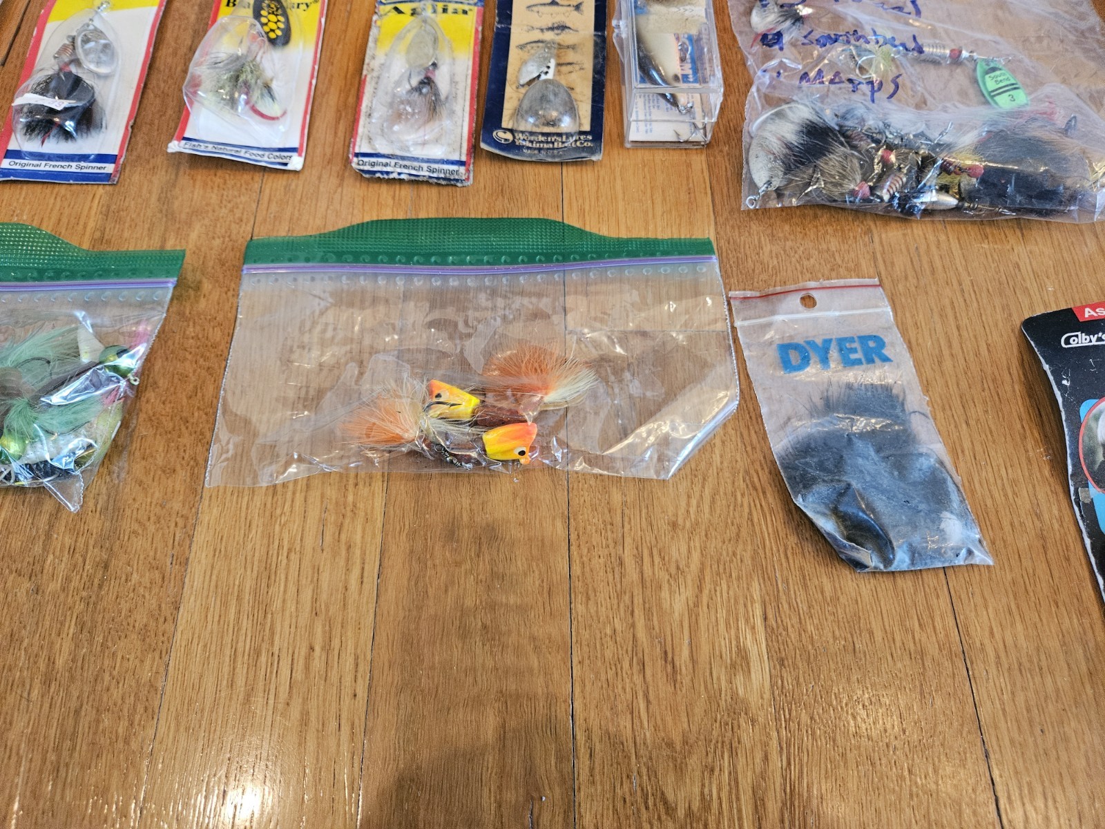 ~ Fishing Tackle Box Lot Hooks Swivels Leads Weights Lead Head Eagle Claw +++ ~