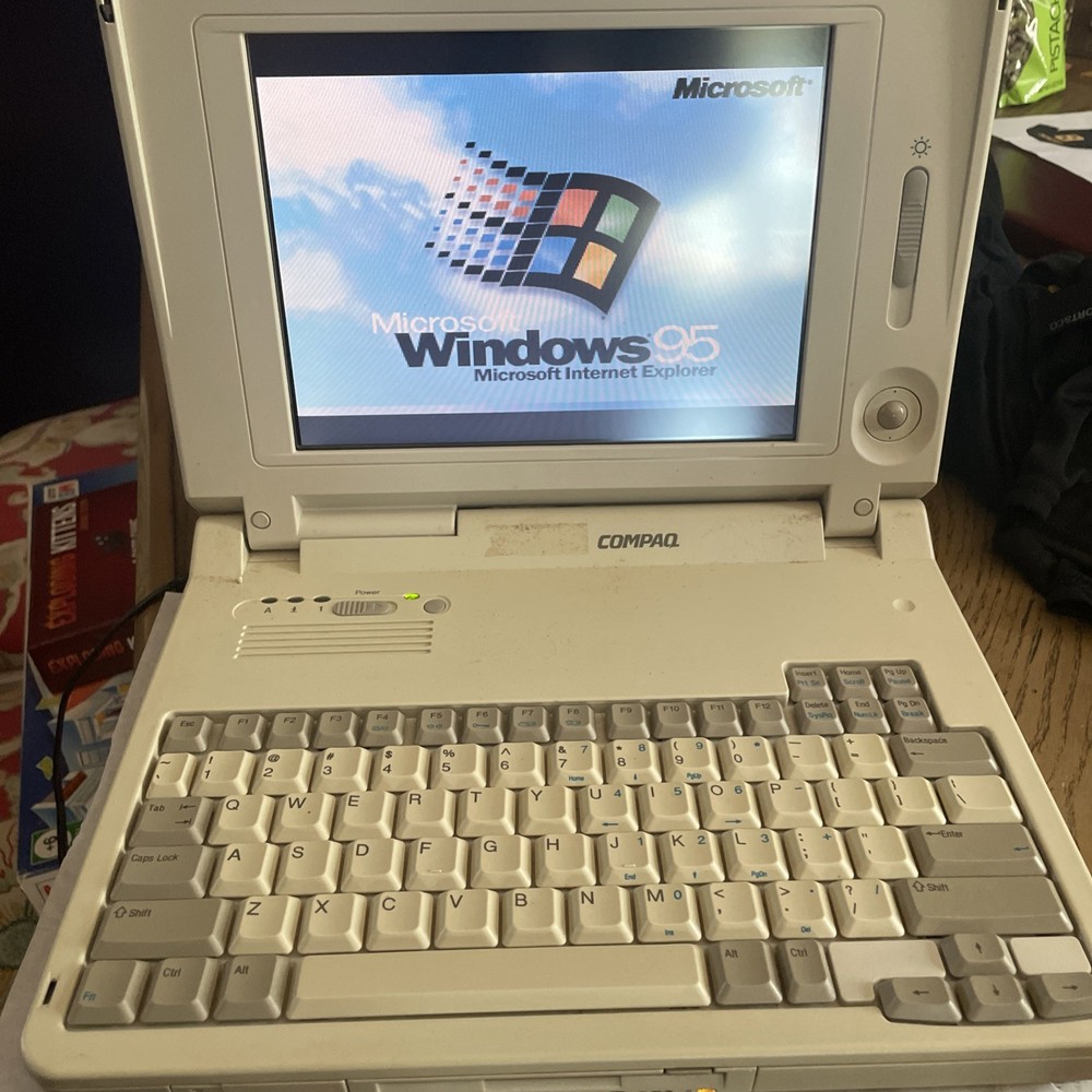 Compaq LTE ELITE 4/75CX Laptop