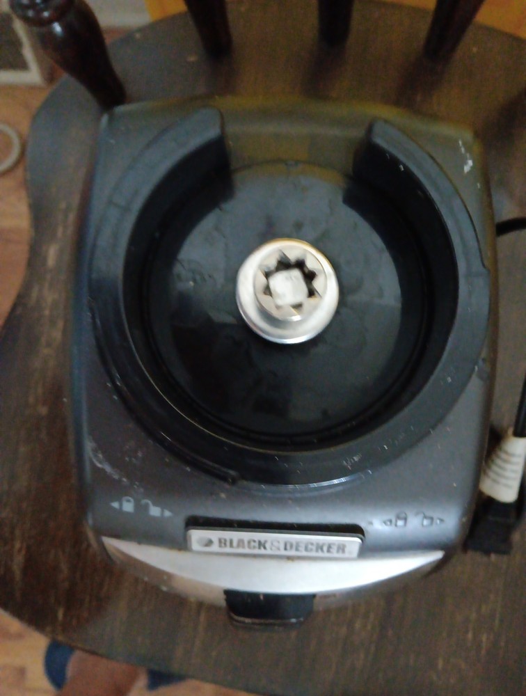 BLACK AND DECKER BLENDER