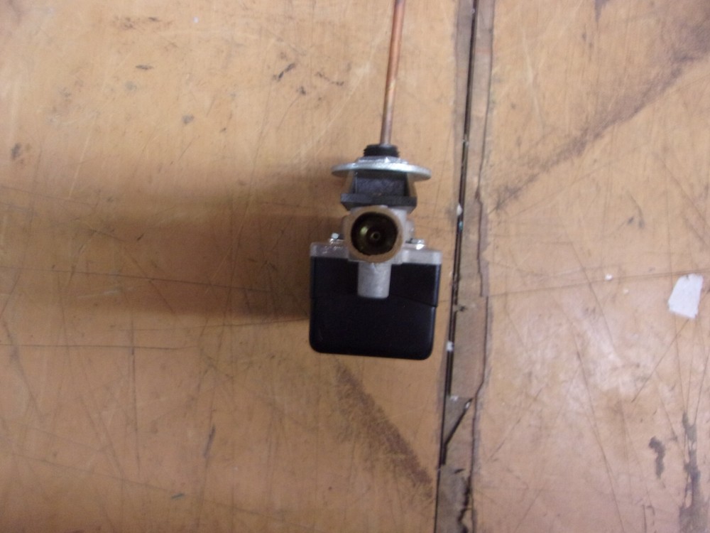 Johnson Control T3610-1002- Pneumatic low limit controller- NOS