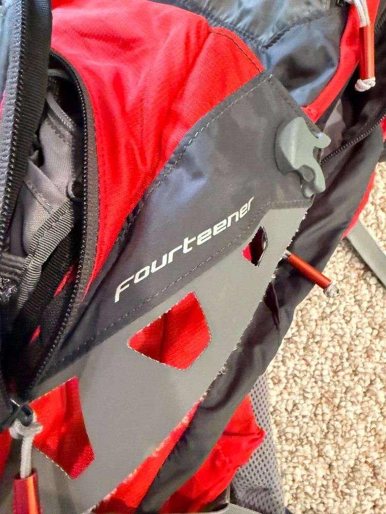 CAMELBAK FOURTEENER 1851 CUBIC INCH HYDRATION BACKPACK MULTIPLE POCKETS RED